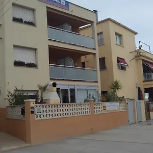 Hostal Cubelles Guest house